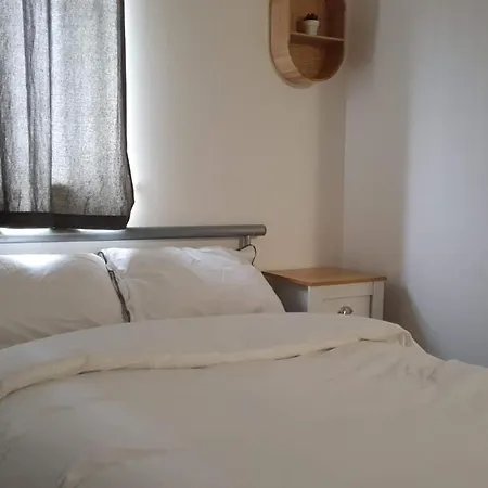 Spacious London Apartment 5 Min Walk To Leytonstone Underground Station And 5 Stops To Zone 1 Exterior foto