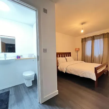 Spacious London Apartment 5 Min Walk To Leytonstone Underground Station And 5 Stops To Zone 1 Exterior foto