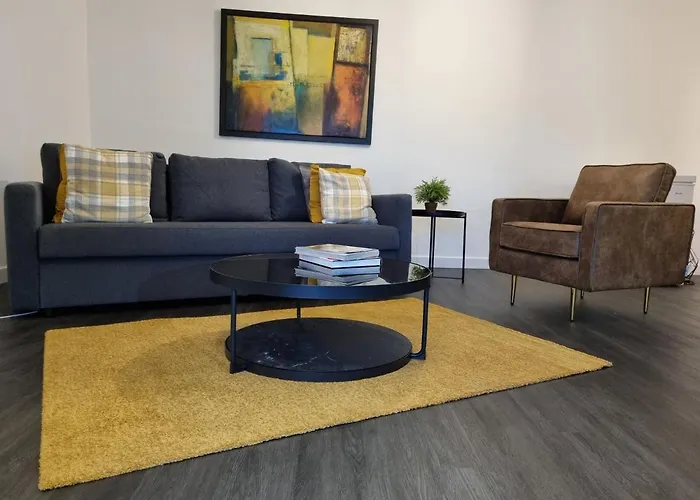 Spacious London Apartment 5 Min Walk To Leytonstone Underground Station And 5 Stops To Zone 1